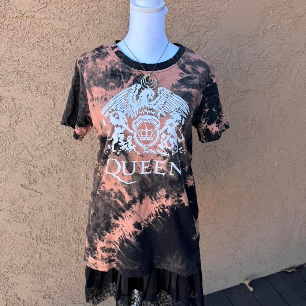 Queen tie dye grunge tee